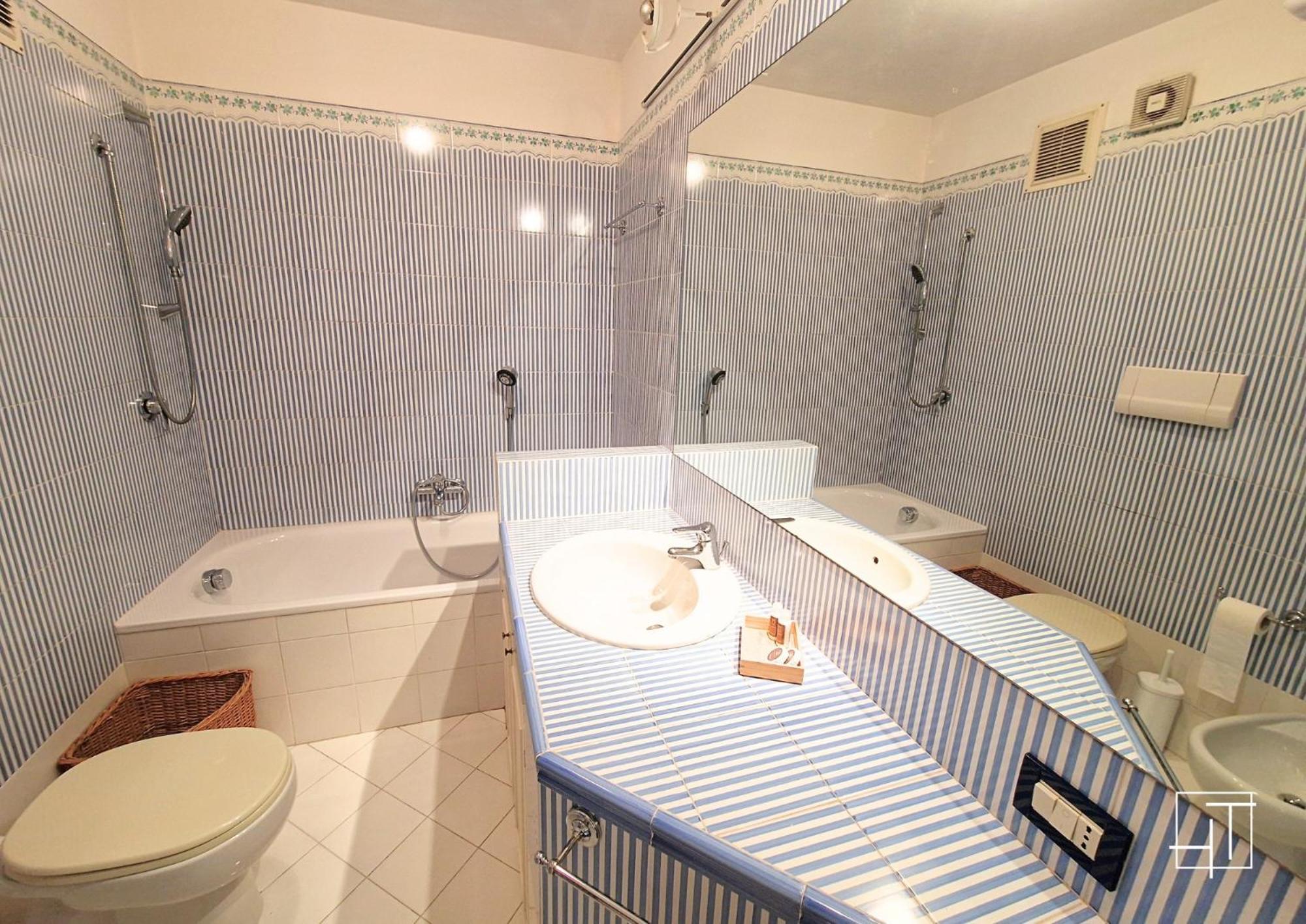 Apartamento Ht - Loft Al Castello Di Miramare Con Vista Grignano  Exterior foto
